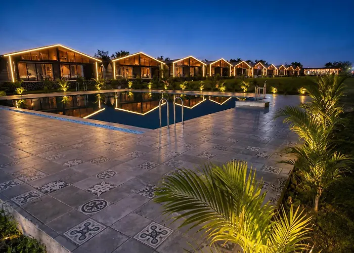 Shreephal Luxury Lake Resort - Hatgad, Saputara